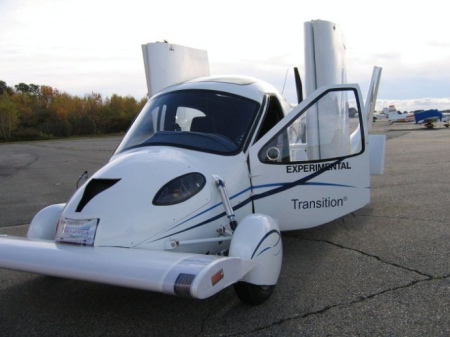 轻型飞机汽车在路面 轻型飞机汽车在路面